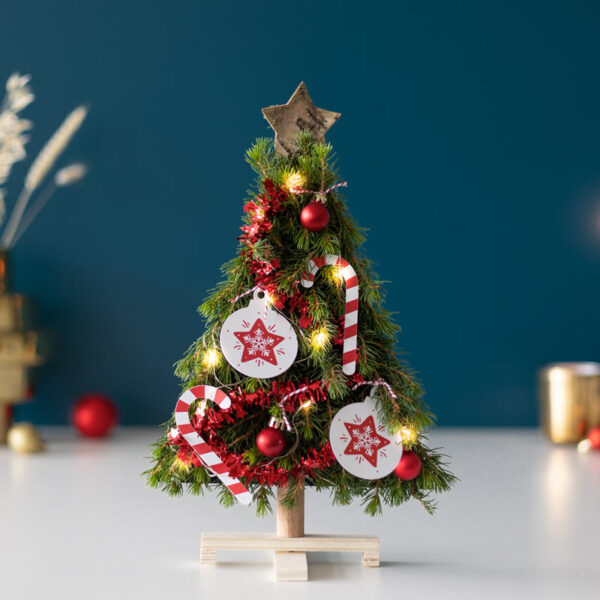 Kerstmakelaar-xmastree-roodwit